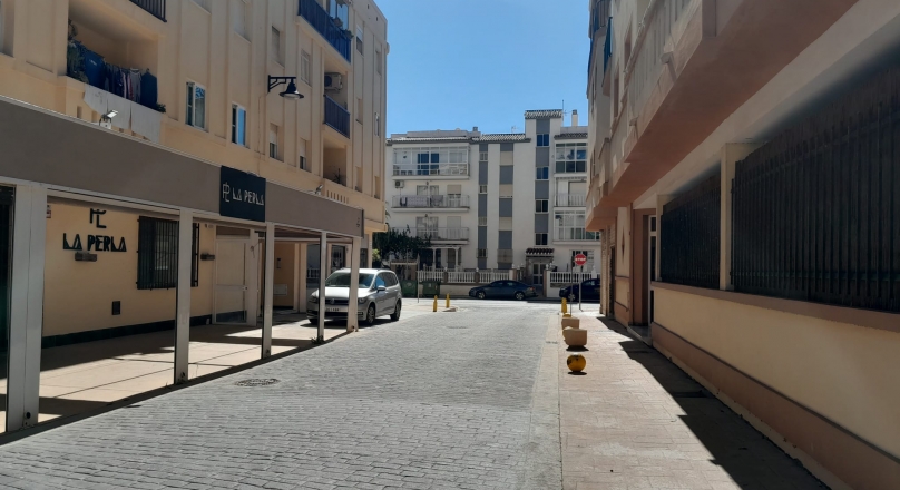 Plaza de párking al lado del paseo de Mezquitilla